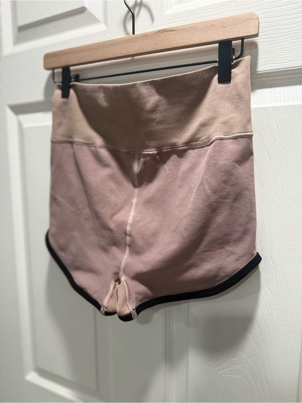 FP Movement Women’s M/L High-Rise Athletic Shorts Mauve Pink Black Trim - Picture 7 of 8